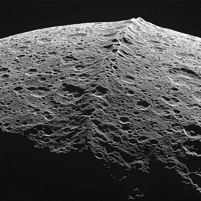Iapetus.jpg