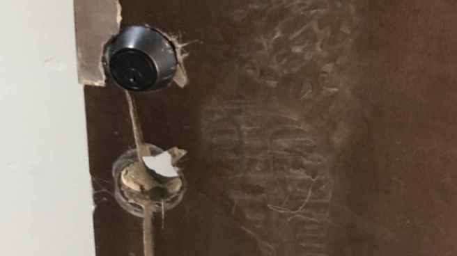 10_broken_house_door_lock