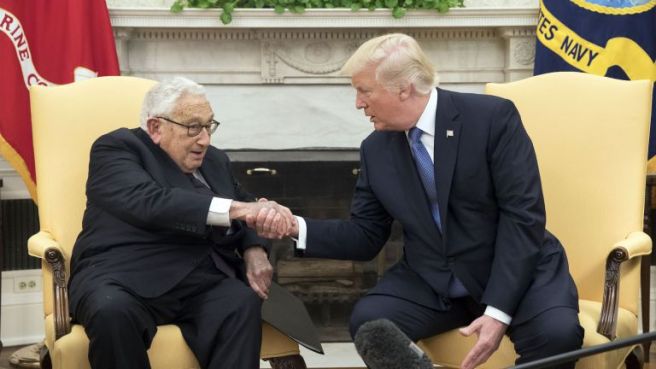 trumpkissinger.jpg