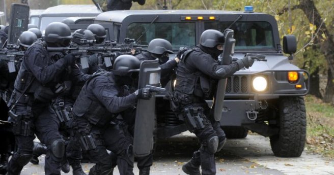 SWAT-team-760x400